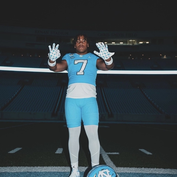 Men's Jordan UNC Tarheels Team Issued Vapor Football Jet 7.0 Gloves - Picture 3 of 12